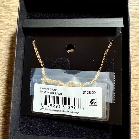 Elegant Gold Necklace with Triple Ring Pendant - Picture 4 of 4